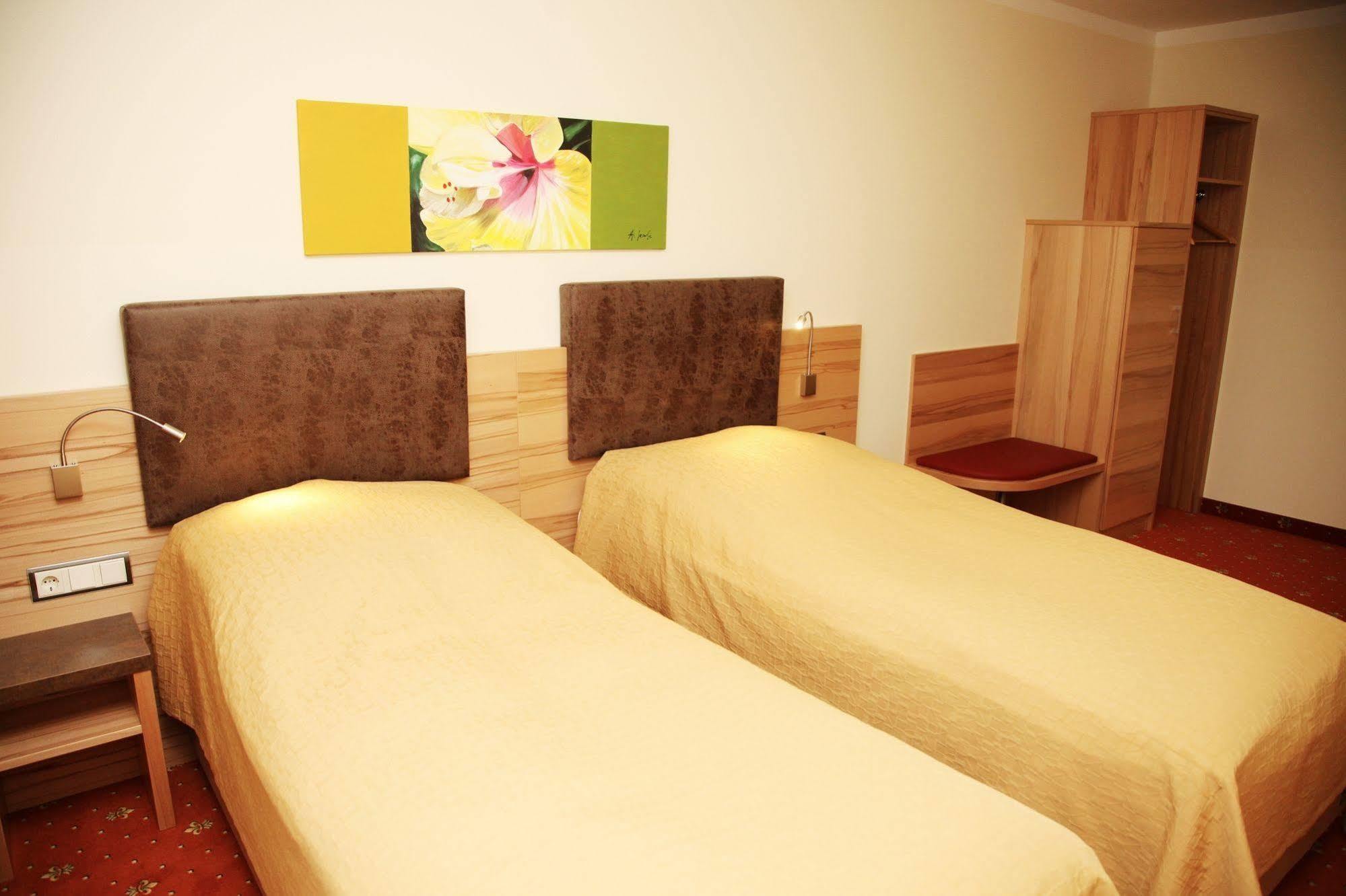 Tinschert Hotel-Restaurant-Partyservice Schwertberg Εξωτερικό φωτογραφία